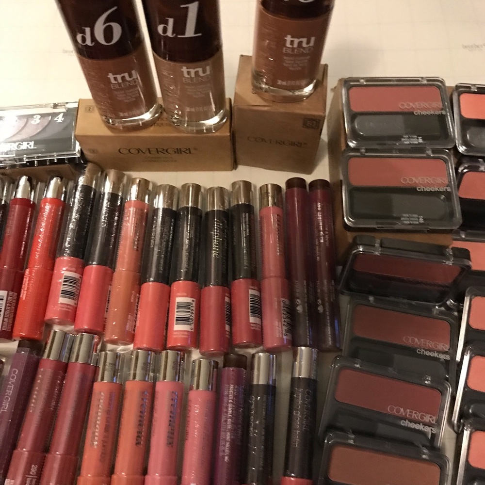 NWT 83PCS COVERGIRL MAKEPUP LOT - Picture 5 of 8